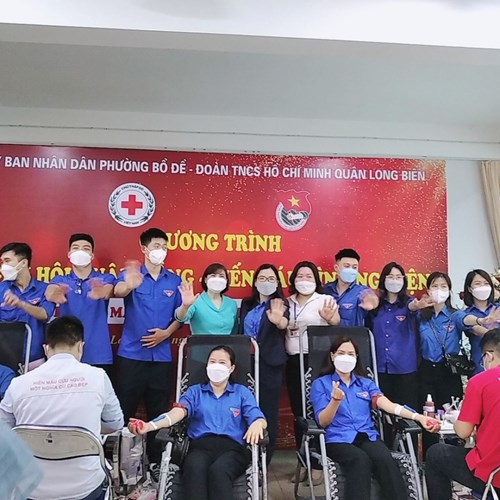 Đoàn Thanh Niên trường mầm non Hoa Anh Đào tham gia chương trình :  Ngày hội xuân hồng - hiến máu tình nguyện  