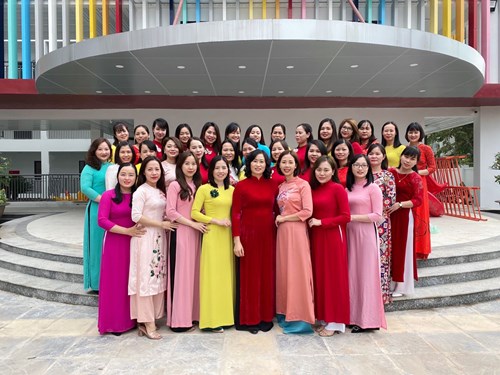 Công đoàn trường MN Hoa Anh Đào hưởng ứng “ tuần lễ áo dài Việt Nam” qua album ảnh đẹp