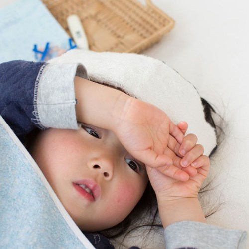 Phòng tránh bệnh thường gặp vào mùa thu - đông cho trẻ  