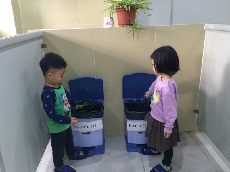 Các bé lớp MGN B3 dọn sạch trường lớp, chung tay bảo vệ môi trường