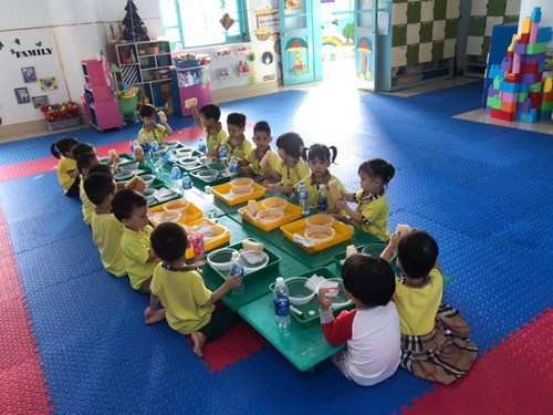 Lớp MGB C2 ứng dụng phương pháp Montessori vào các hoạt động cho trẻ