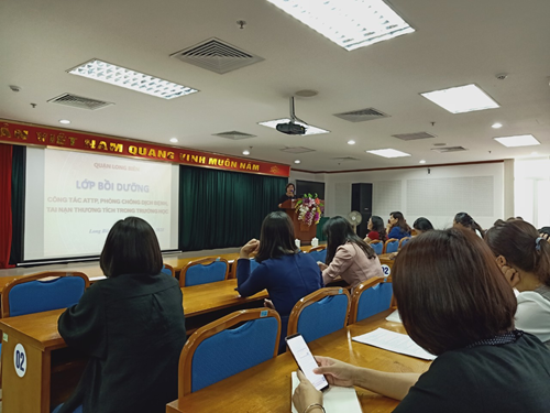 Trường MN Hoa Phượng tham dự lớp Bồi dưỡng công tác ATTP, phòng chống dịch bệnh, tai nạn thương tích trong trường học 