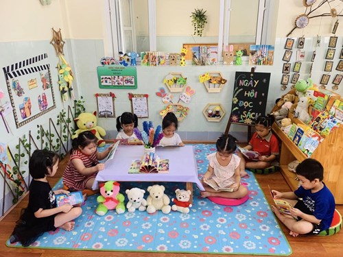 Các bé trường mầm non Hoa Sen với  Ngày hội đọc sách  hưởng ứng Tuần lễ học tập suốt đời