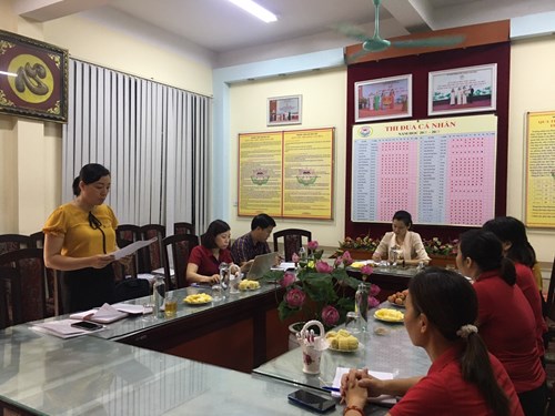 Liên đoàn Lao động quận Long Biên về kiểm tra công tác công đoàn của trường Mầm non Hoa Sen