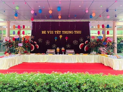 Các bé trường Mầm non Hoa Sen tham gia tiệc buffet chào đón Tết Trung thu 2022