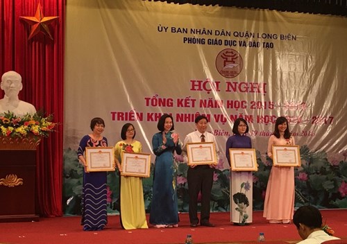 Trường mầm non Hoa Sen vinh dự đón nhận Bằng khen của UBND Thành phố Hà Nội
