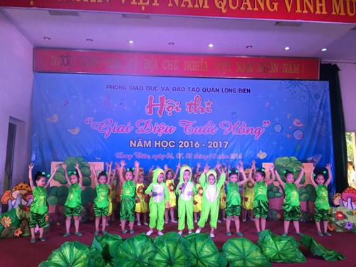 Đội văn nghệ trường MN Hoa Sen dự thi  Giai điệu tuổi hồng  cấp quận