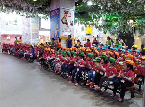 Các bé trường mầm non Hoa Sen vui trải nghiệm tại thành phố hướng nghiệp Kizciti
