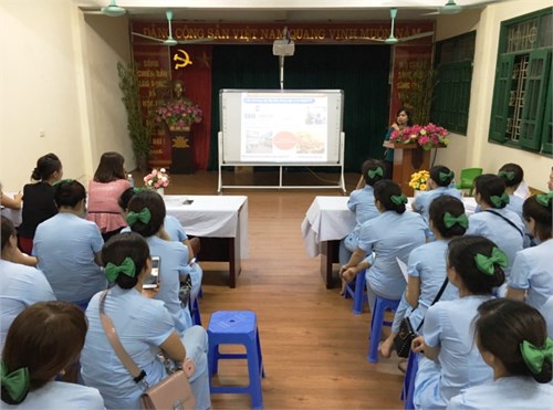 CBGVNV trường mầm non Hoa Sen tham dự buổi tuyên truyền về ATTP và phòng chống dịch bệnh