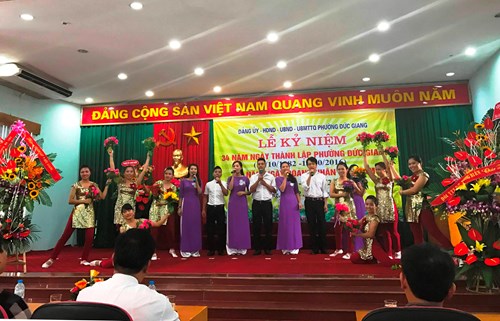 Trường MN Hoa Sen tham gia biểu diễn văn nghệ chào mừng kỷ niệm 34 năm thành lập phường Đức Giang, 12 năm ngày doanh nhân Việt Nam