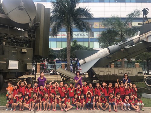 Trường Mầm non Hoa Sữa tổ chức tham Bảo tàng Phòng không không quân và Xem xiếc tại Rạp Xiếc Trung ương