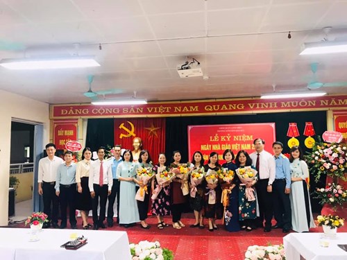 Trường Mầm non Hoa Sữa tổ chức Kỷ niệm ngày 20/11, đón nhận Bằng khen của UBND thành phố Hà Nội
