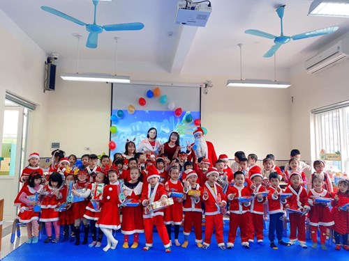 Trường mầm non Hoa Sữa tổ chức Chương trình   Chào đón giáng sinh và năm mới 2021 