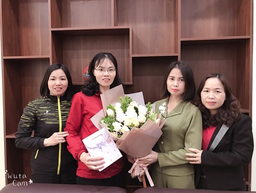Trường Mầm non Hoa Sữa chúc mừng đồng chí nhân viên y tế nhân Ngày Thầy thuốc Việt Nam