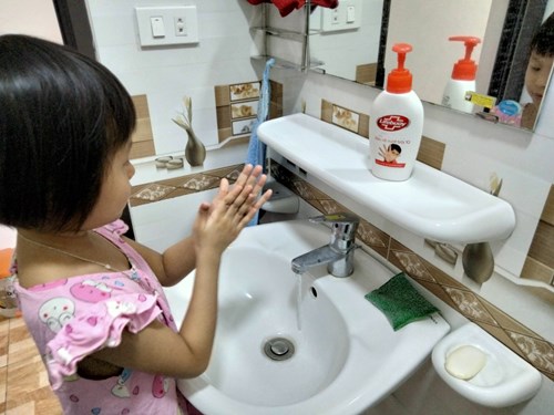 Cùng các bé lớp mgl a4 thực hành kĩ năng rửa tay nhé !