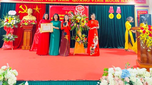 Lễ kỷ niệm 40 năm ngày Nhà giáo Việt Nam 20/11; Đón nhận bằng khen của UBND Thành phố Hà Nội