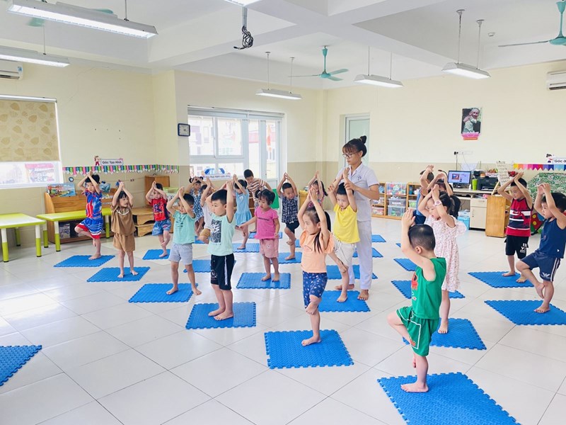 Cùng tập yoga với các bé lớp mẫu giáo lớn a5 nhé!