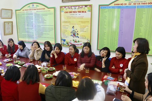 Cán bộ giáo viên nhân viên trường MN Hoa Sữa gặp mặt đầu xuân Canh Tý 2020
