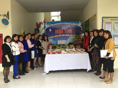 Tham gia Hội thi  Giáo viên dạy giỏi,nhân viên nuôi dưỡng giỏi cấp học mầm non  quận Long Biên năm học 2016-2017