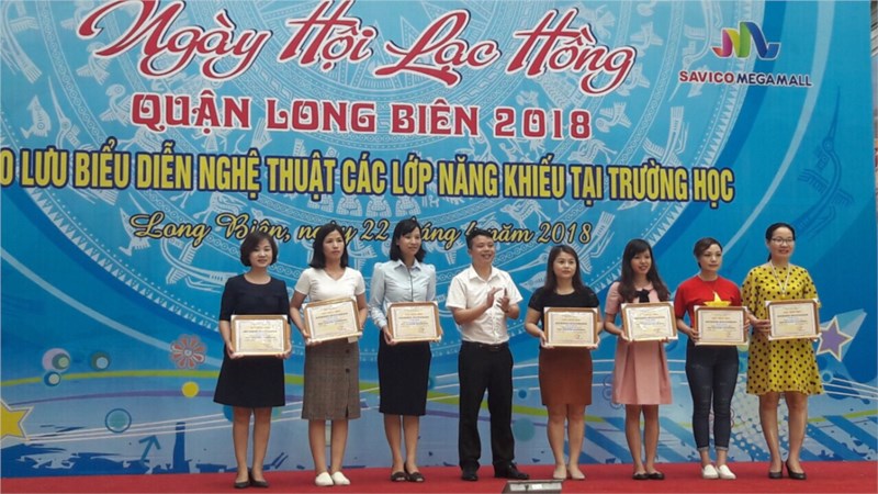 Trường MN Hoa Sữa tham gia  Ngày hội lạc hồng  Quận Long Biên năm 2018 tại Trung tâm thương mại Savico