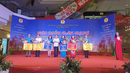 Trường mầm non Hoa Sữa đại diện cho Liên đoàn lao động Quận Long Biên tham gia Hội diễn văn nghệ CNVCLĐ Thủ đô Cụm thi đua số 1