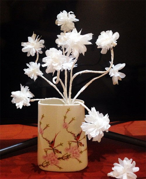 Đồ chơi tự tạo:Cách làm bình hoa tuyệt đẹp bằng khăn giấy