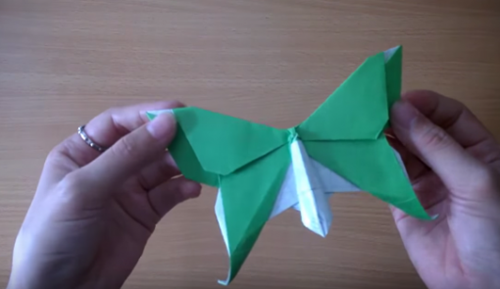 Đồ chơi tự tạo: Cách gấp con bướm bằng giấy theo phong cách origami