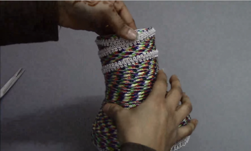 Đồ chơi tự tạo: Cách làm bình hoa handmade từ ống giấy
