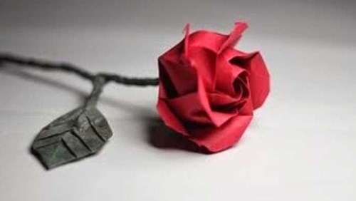 Đồ chơi tự tạo: Cách gấp hoa hồng bằng giấy đơn giản