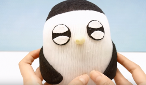 Đồ chơi tự tạo: Cách làm chim cánh cụt nhồi bông
