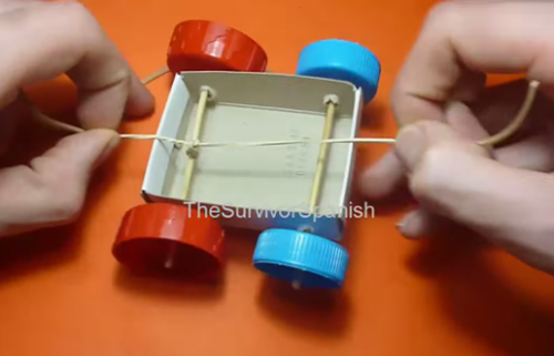 Đồ chơi tự tạo: Làm ô tô đồ chơi đơn giản từ hộp diêm và nắp nhựa