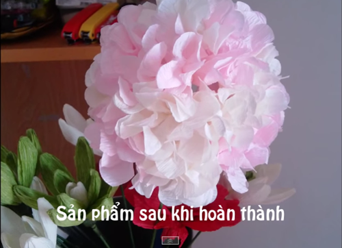Đồ chơi tự tạo: Cách làm hoa cẩm tú cầu bằng giấy nhún