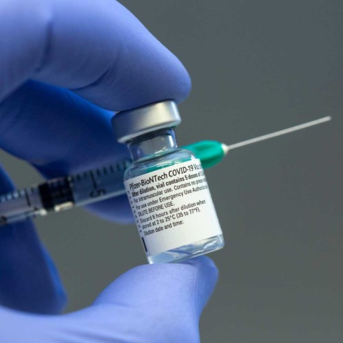 Người bệnh gan mạn tính có nên tiêm vaccine Covid-19?