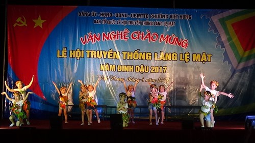 Tiết mục   Vũ điệu thần tiên  Lớp mẫu giáo lớn A1 trường MN Hoa Thủy Tiên biểu diễn tại đêm văn nghệ hội làng Lệ Mật tối ngày 17/4/2017