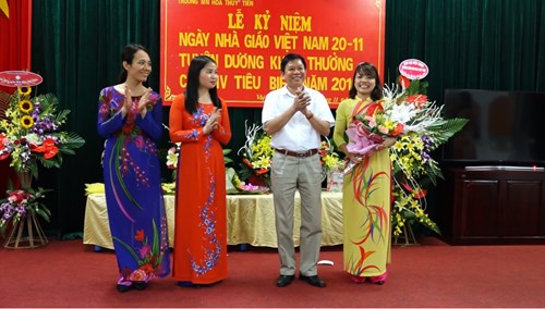 Lễ mít tinh kỷ niệm 34 năm ngày nhà giáo Việt Nam