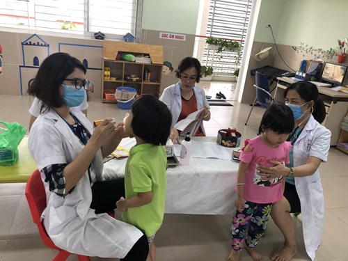 Trường Mn Hồng Tiến tổ chức khám sức khoẻ lần 2 cho trẻ năm học 2019 -2020