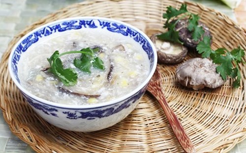5 cách nấu súp gà nấm hương cho bé ăn dặm đầy đủ dinh dưỡng