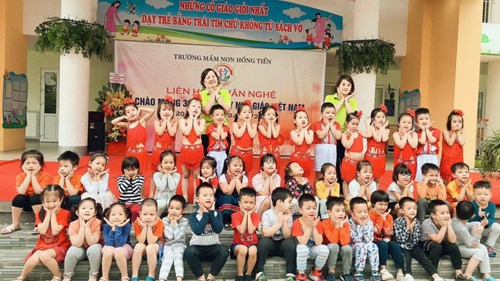 Hoạt động của các bé lớp A1 chào mừng ngày Nhà giáo Việt Nam 20/11.
