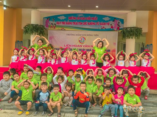 Hoạt động của các bé lớp A2 chào mừng ngày Nhà giáo Việt Nam 20/11.