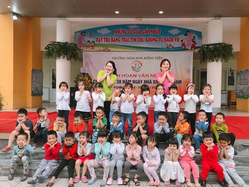 Hoạt động của các bé lớp B4 chào mừng ngày Nhà giáo Việt Nam 20/11.