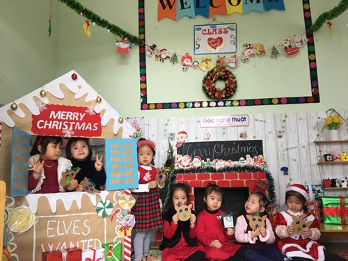 Vui Noel cùng các bạn nhỏ lớp C1 tại trường mầm non Hồng Tiến