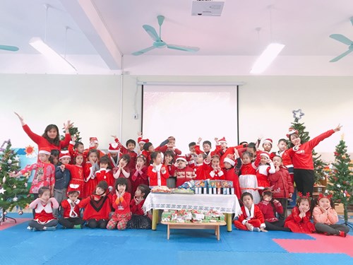 Vui Noel cùng các bạn nhỏ lớp A6 tại trường mầm non Hồng Tiến