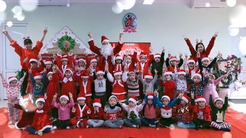 Vui Noel cùng các bạn nhỏ lớp B1 tại trường mầm non Hồng Tiến