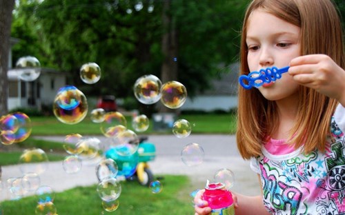 Thí nghiệm khoa học: Thổi bong bóng với dầu rửa bát
