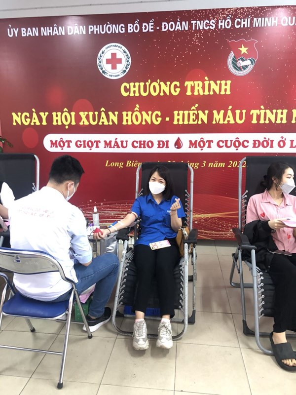 GV Nguyễn Thị Thùy Dương tham gia hiến máu nhân đạo