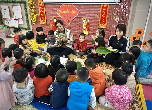 Thực hành gói bánh chưng đón xuân Canh Tý của các bé trường Mn Hồng Tiến