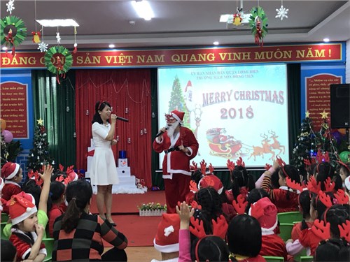 Thứ hai ngày 24/12/2018 Trường mầm non Hồng Tiến tổ chức ngày lễ Noen cho học sinh toàn trường.