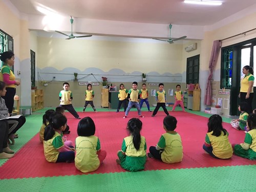 Trường mầm non Long Biên tổ chức kiến tập sinh hoạt chuyên môn tại lớp mẫu giáo lớn A2