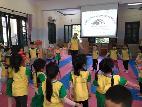 Trường mầm non Long Biên tổ chức kiến tập sinh hoạt chuyên môn tại lớp mẫu giáo lớn A3.