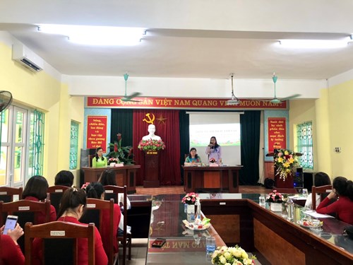 Trường mầm non Long Biên tổ chức Hội nghị “ Đối thoại công đoàn, lãnh đạo nhà trường và cán bộ giáo viên nhân viên trường mầm non Long Biên”. 